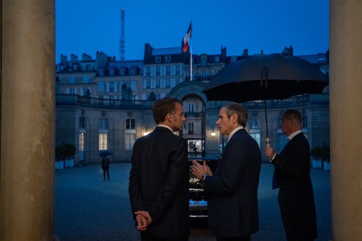 ماکرون: آژانس اتمی باید فوراً فعالیت خود را در ایران از سر بگیرد