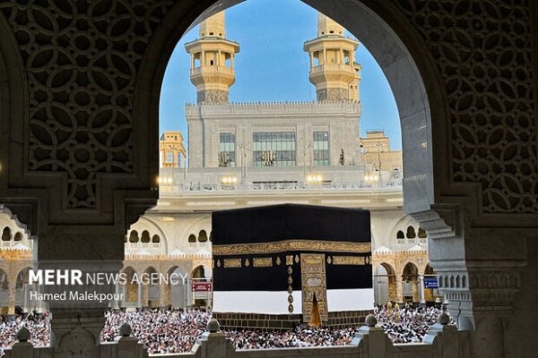Kabe'nin örtüsü değiştirildi