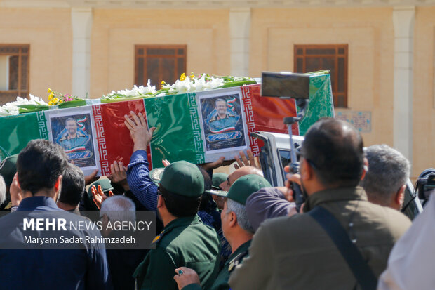 تشییع سردار شهید صفرپور در حرم شاهچراغ (ع)