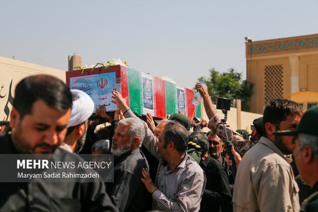تشییع سردار شهید صفرپور در حرم شاهچراغ (ع)