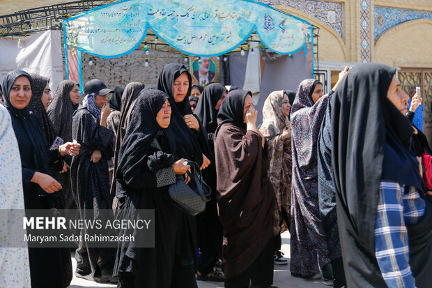 تشییع سردار شهید صفرپور در حرم شاهچراغ (ع)