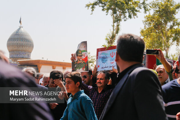 تشییع سردار شهید صفرپور در حرم شاهچراغ (ع)