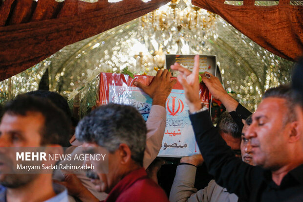 تشییع سردار شهید صفرپور در حرم شاهچراغ (ع)