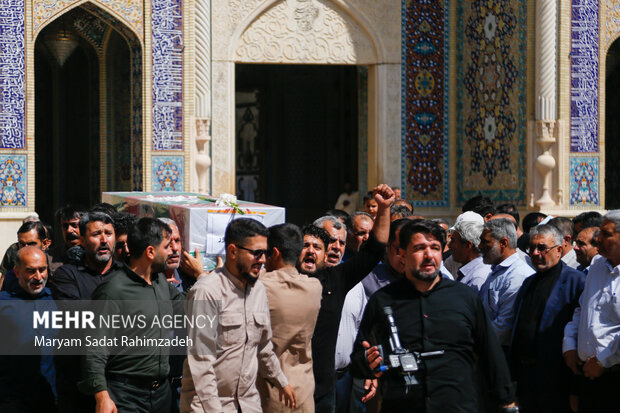 تشییع سردار شهید صفرپور در حرم شاهچراغ (ع)