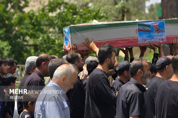 تشییع پیکر مطهر سردار شهید «سید محمود موسویان» در نراق