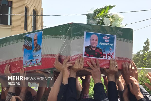 تشییع پیکر مطهر سردار شهید «سید محمود موسویان» در نراق