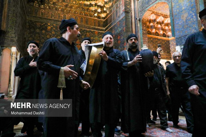 آئین سنتی «طشت گذاری» در بقعه شیخ صفی‌الدین اردبیلی