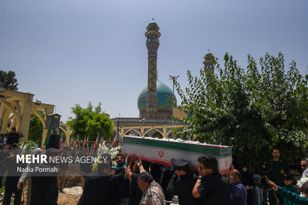 تشیع پیکر ۹ شهید و تدفین سه شهید در امامزاده طاهر کرج