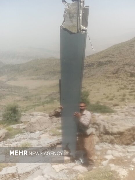 لرستان شکارگاه «هرمس»‌؛ مردم لاشه پهپاد صهیونی را پیدا کردند+ عکس