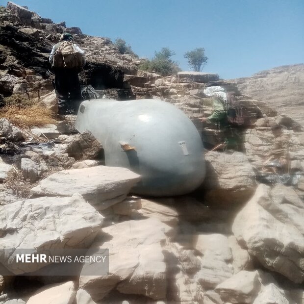 لرستان شکارگاه «هرمس»؛ مردم لاشه پهپاد صهیونی را پیدا کردند+ عکس