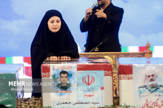 وداع با پیکر 13 شهید جنایت رژیم صهیونیستی در حرم امام رضا (ع)