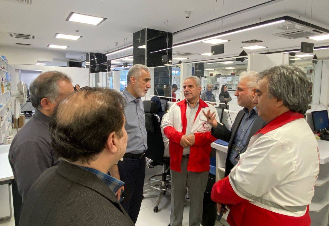 داروخانه،بيماران،تأمين،داروهاي،بازديد،رئيس
