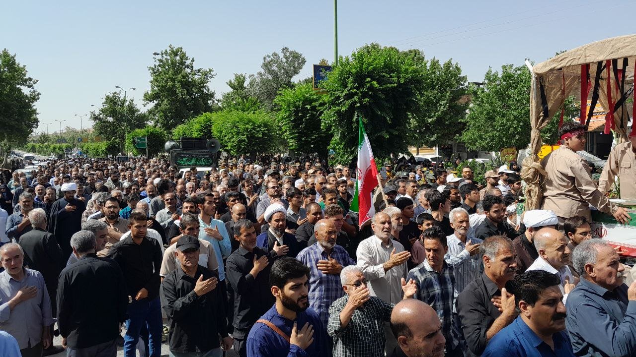 نهاوند در غم و اندوه شهیدان؛ حضور باشکوه مردم در تشییع پیکر شهدا