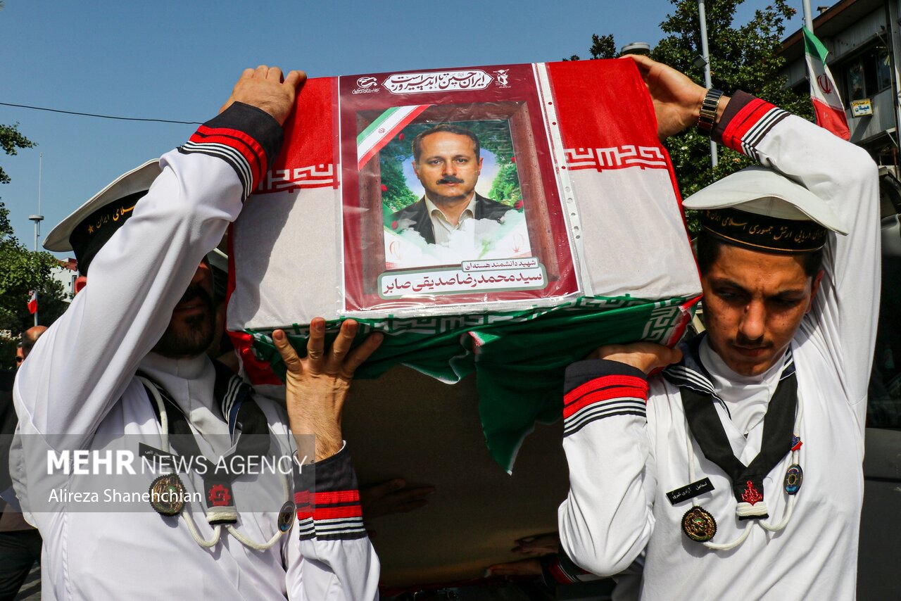 تشییع شهدای حمله تروریستی آستانه اشرفیه در رشت تشییع شهدای حمله تروریستی آستانه اشرفیه در رشت