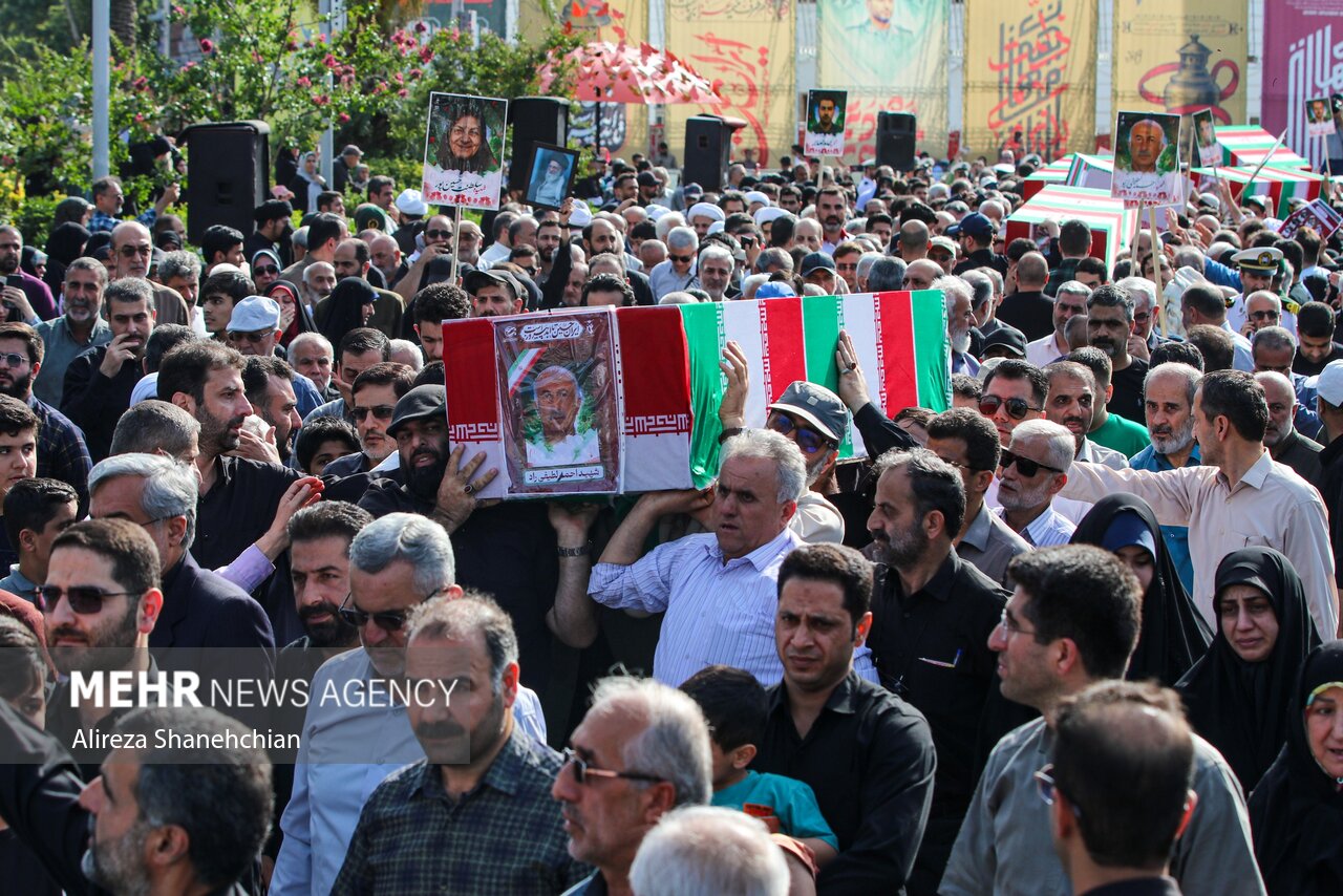 مراسم وداع باشکوه مردم آستانه اشرفیه با شهدای تجاوز اخیر رژیم صهیونی مراسم وداع باشکوه مردم آستانه اشرفیه با شهدای تجاوز اخیر رژیم صهیونی