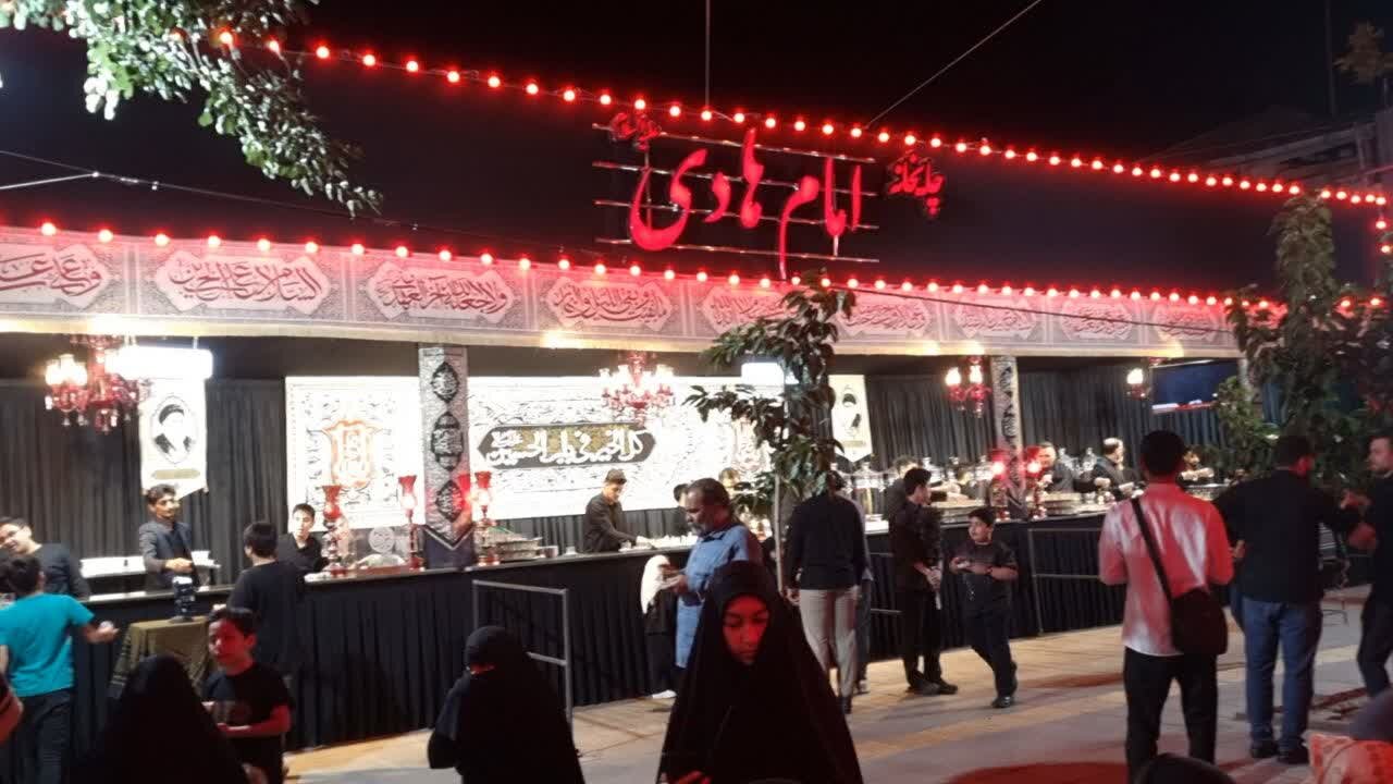 پذیرایی از عزاداران حسینی در مشهدالرضا(ع)