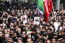 لبیک مردم خمینی شهر به فرمان رهبر معظم انقلاب در راهپیمایی ۲۲ بهمن