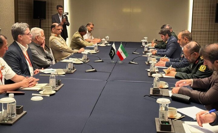 Pakistani Defense Minister condemns Israeli attacks on Iran