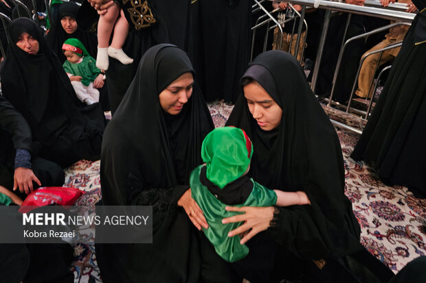 مراسم «شیرخوارگان حسینی» در حرم امام رضا (ع)