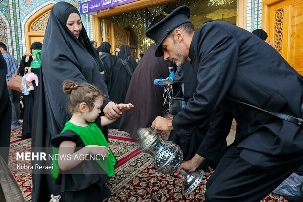 مراسم «شیرخوارگان حسینی» در حرم امام رضا (ع)