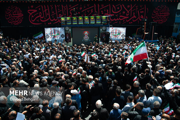 مراسم تشییع پیکر ۱۵ شهید جنایت رژیم صهیونیستی در مشهد - ۱2