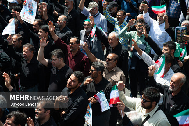 مراسم تشییع پیکر ۱۵ شهید جنایت رژیم صهیونیستی در مشهد - ۱4