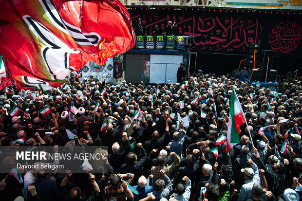 مراسم تشییع پیکر ۱۵ شهید جنایت رژیم صهیونیستی در مشهد - ۱7