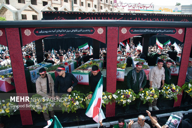 مراسم تشییع پیکر ۱۵ شهید جنایت رژیم صهیونیستی در مشهد - ۱9