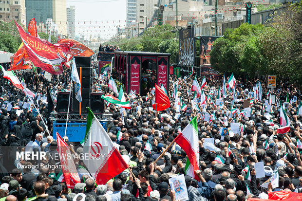 مراسم تشییع پیکر ۱۵ شهید جنایت رژیم صهیونیستی در مشهد - ۱3