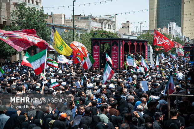 مراسم تشییع پیکر ۱۵ شهید جنایت رژیم صهیونیستی در مشهد - ۱3