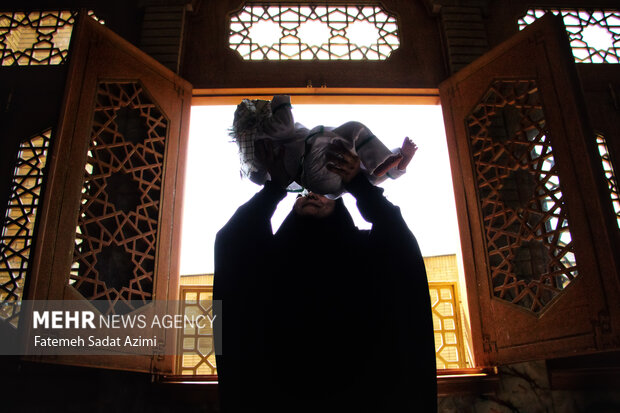 مراسم شیرخوارگان حسینی در حرم بانوی کرامت