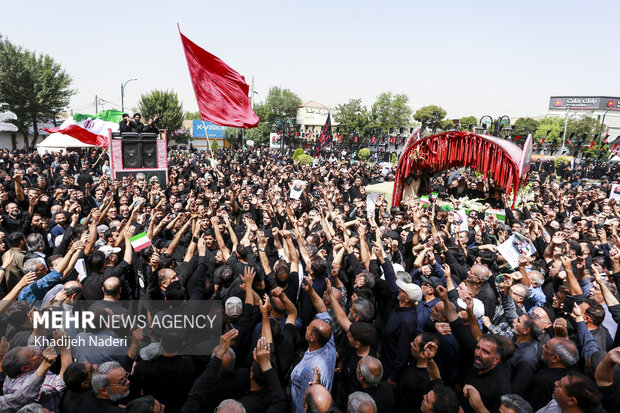 تشییع پیکر مطهر ۲ شهید حملات رژیم صهیونیستی در خمینی شهر اصفهان