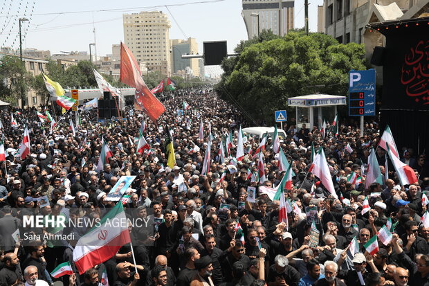 مراسم تشییع پیکر ۱۵ شهید جنایت رژیم صهیونیستی در مشهد - ۲