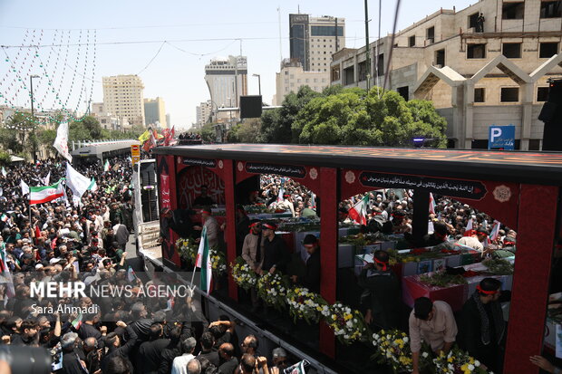 مراسم تشییع پیکر ۱۵ شهید جنایت رژیم صهیونیستی در مشهد - ۲