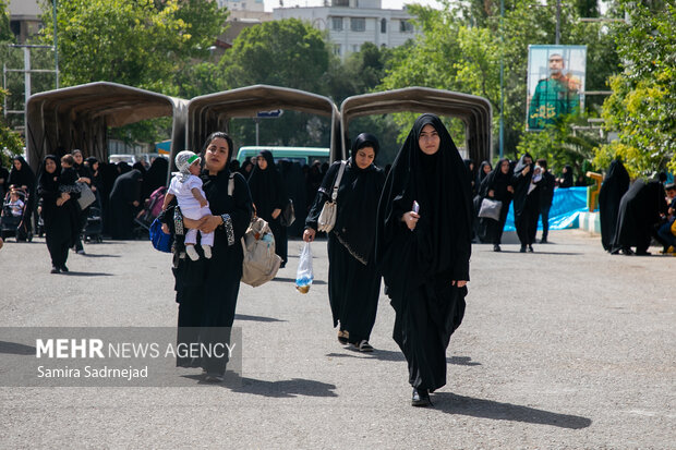مراسم شیرخوارگان حسینی در مصلای تهران