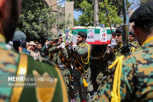تشییع پیکر شهید مدافع وطن «مهدی قهرمانی» در اردبیل