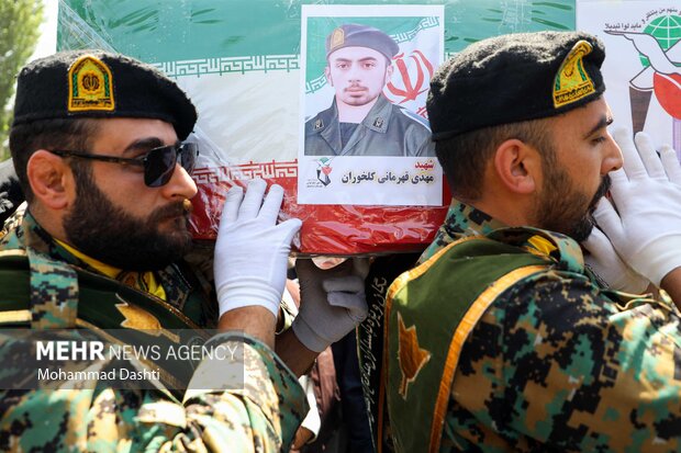 تشییع پیکر شهید مدافع وطن «مهدی قهرمانی» در اردبیل