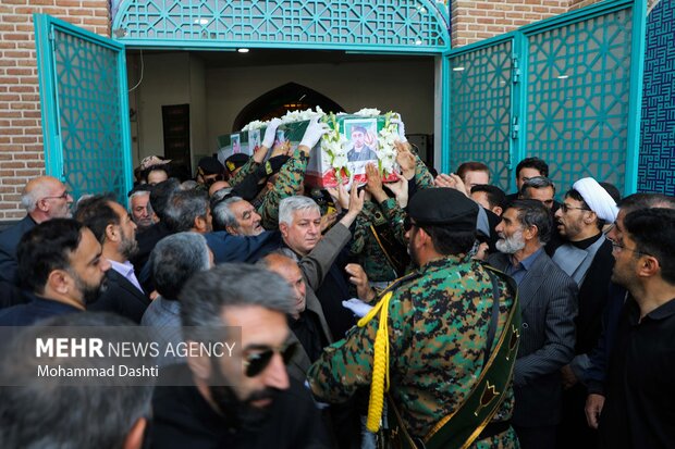 تشییع پیکر شهید مدافع وطن «مهدی قهرمانی» در اردبیل