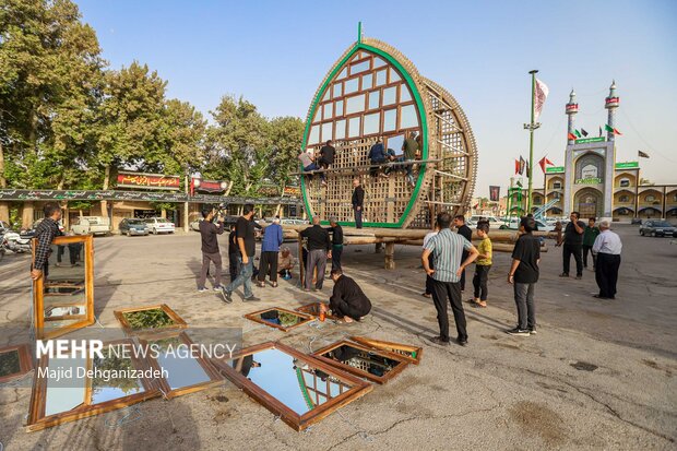 آیین نخل‌بندی؛ نیایشِ قامت‌های چوبی در مهریز