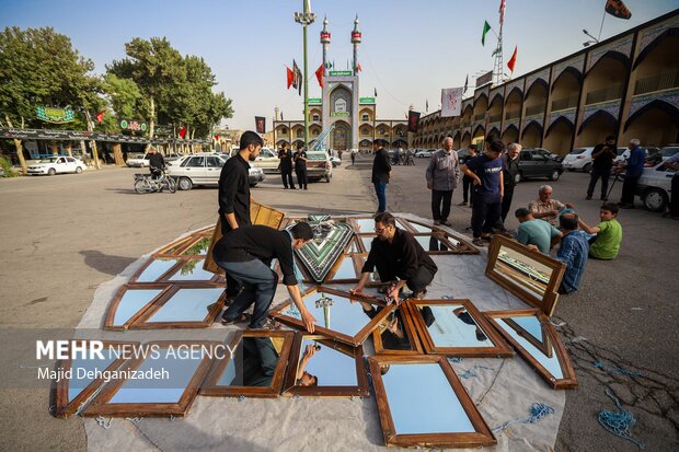 آیین نخل‌بندی؛ نیایشِ قامت‌های چوبی در مهریز