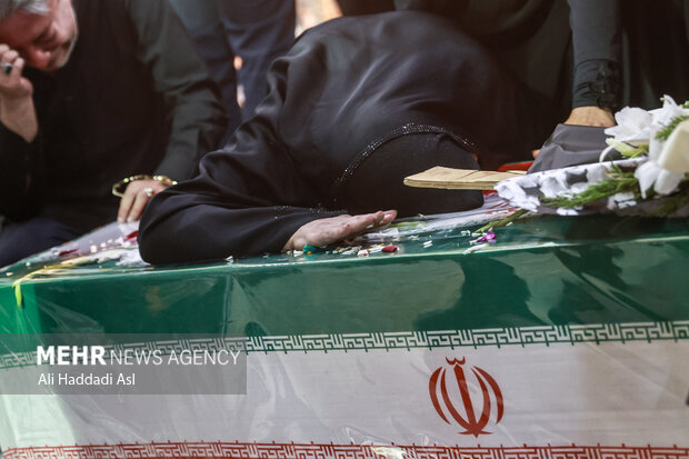 بدرقه شهدای تجاوز رژیم صهیونیستی تا خانه ابدی بدرقه شهدای تجاوز رژیم صهیونیستی تا خانه ابدی