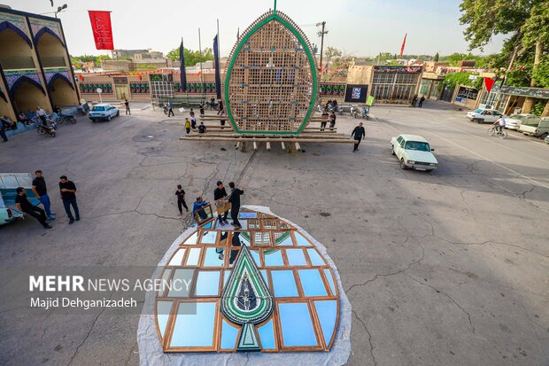 آیین نخل‌بندی؛ نیایشِ قامت‌های چوبی در مهریز