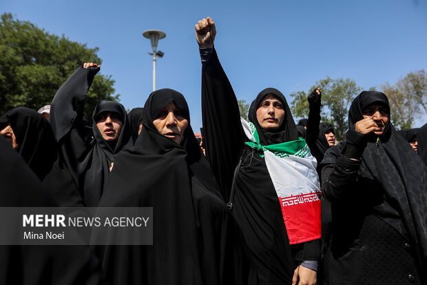 مراسم تشییع و خاکسپاری شهید مدافع وطن در تبریز