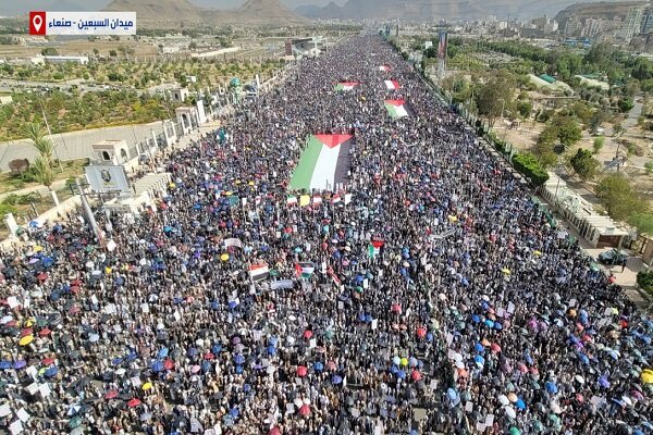راهپیمایی یمنیها باشعار «تبریک پیروزی ایران و همراه با غزه تا پیروزی»