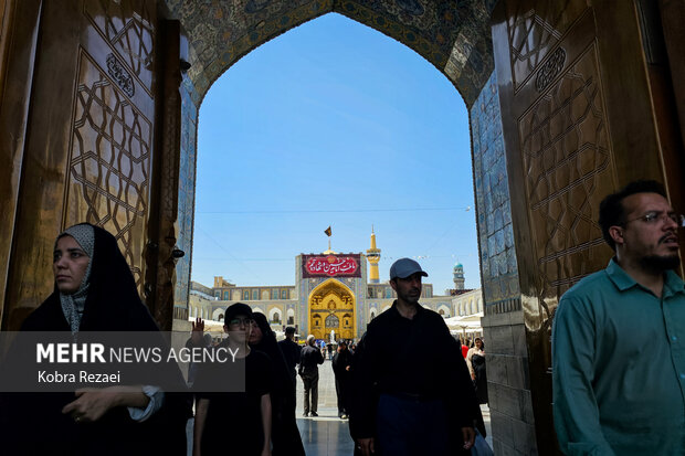 بارگاه منور امام رضا(ع) در نخستین روز از ماه محرم