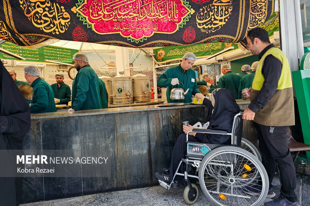 بارگاه منور امام رضا(ع) در نخستین روز از ماه محرم