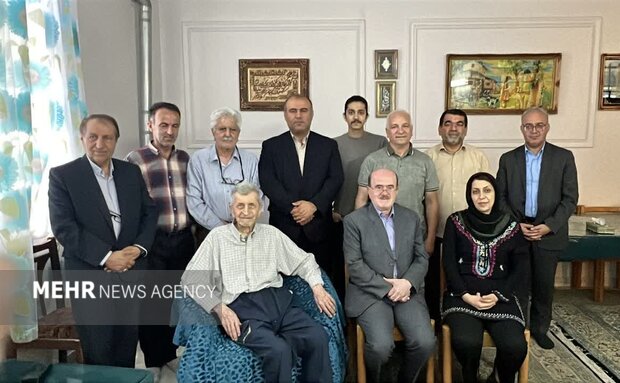 تجلیل ویژه مسئولان لنگرود از پدر علم فیزیولوژی گیاهی ایران