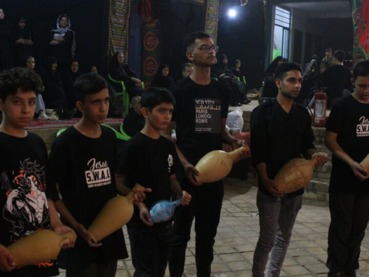 آیین سنتی جاروکشی در حسینیه ارشاد علیاء نطنز برگزار شد