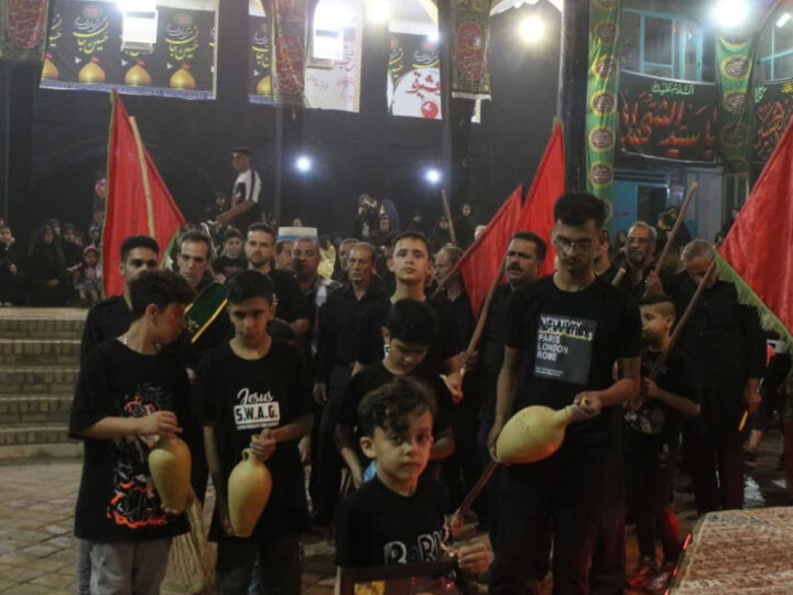 آیین سنتی جاروکشی در حسینیه ارشاد علیاء نطنز برگزار شد