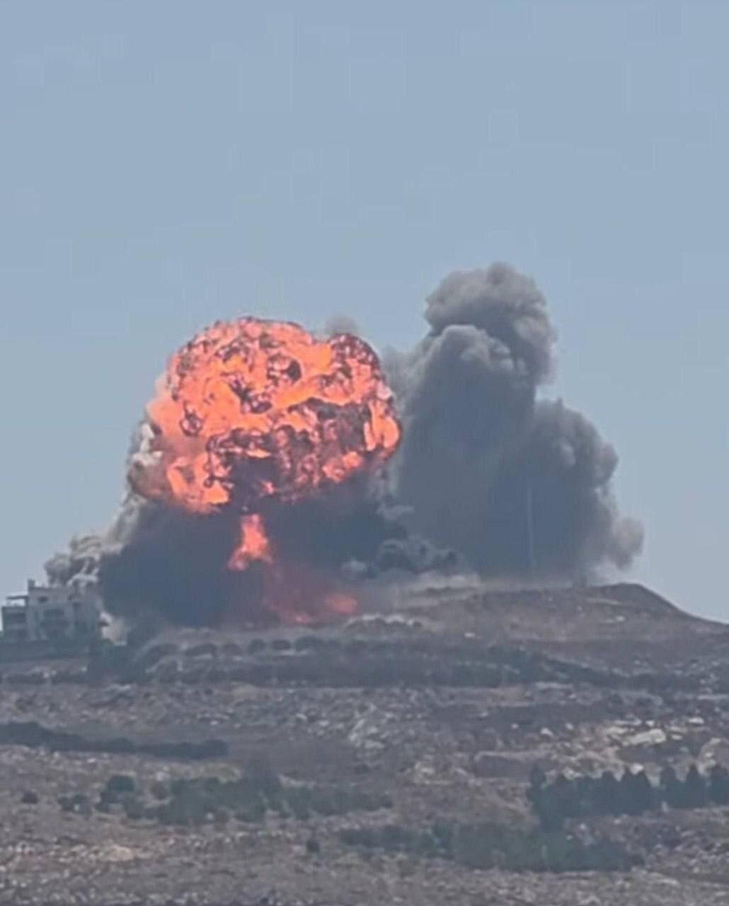 Extensive bombardment of areas in southern Lebanon by the Israeli regime + video and photos
